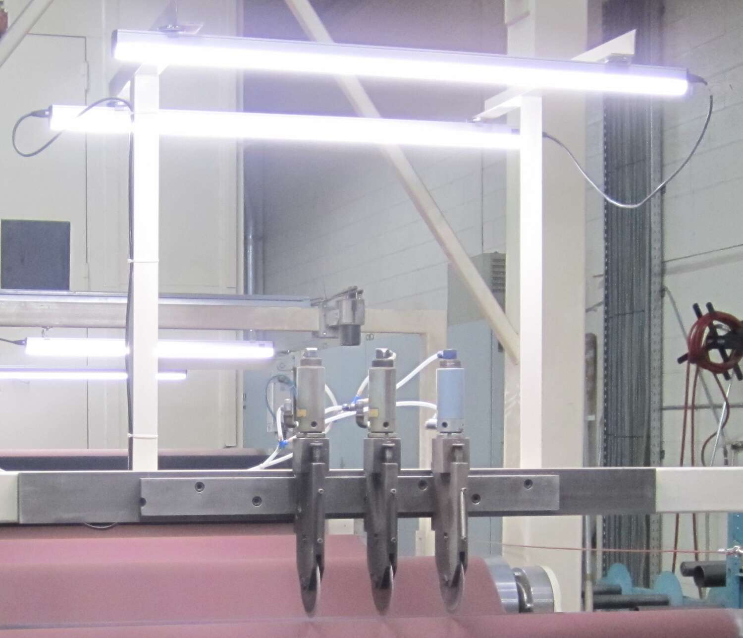 Quality Inspection Led Light 配备快装式 LED 的幅材检测照明解决方案